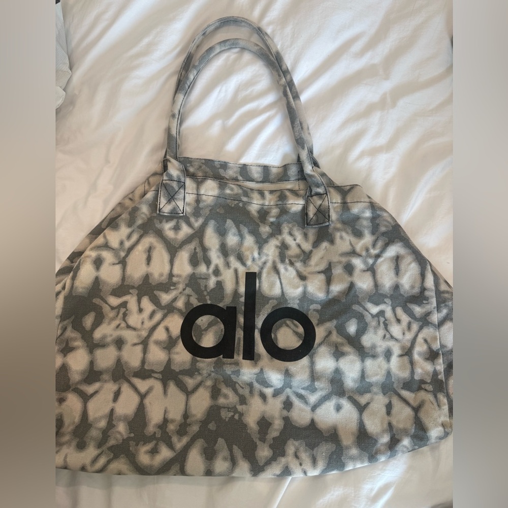 Alo Tote